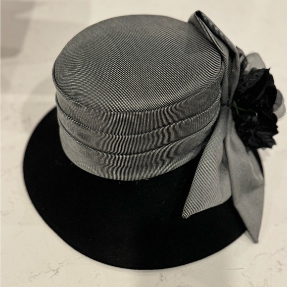 Derby / Church hat Whittall & Shon Vintage Wool Felt with Bow - Picture 2 of 5